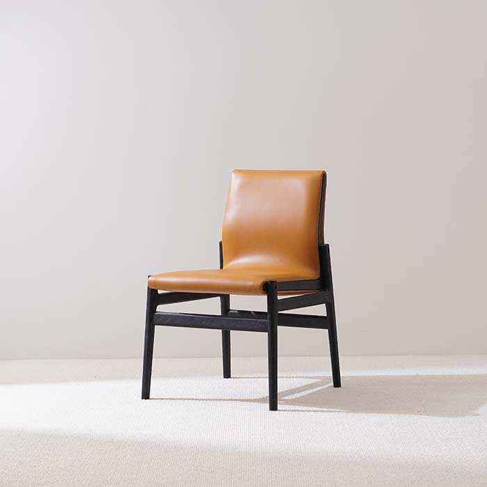 Chaise d\'appoint de salle à manger contemporaine rembourrée en cuir marron clair