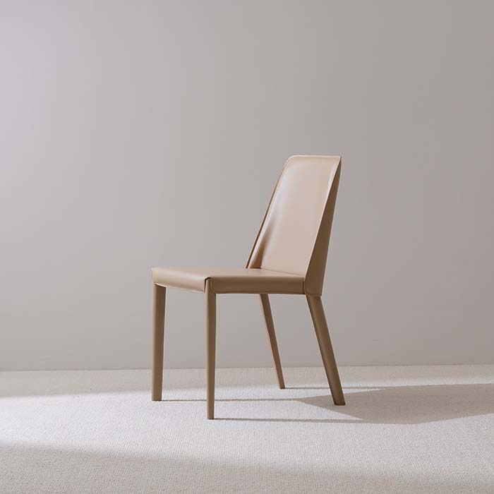 Chaise de cuisine de salle à manger rembourrée en cuir de selle moderne avec pieds en métal