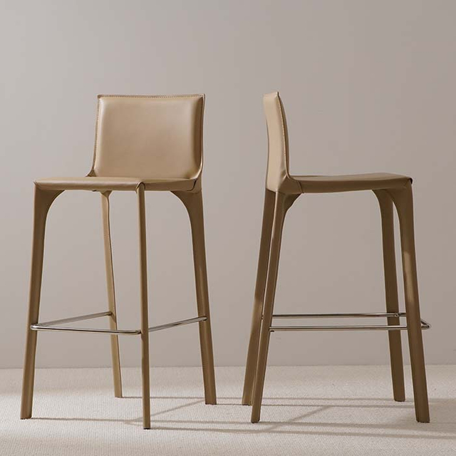 Tabouret de bar et comptoir rembourré en cuir de selle carrée moderne avec pieds en métal