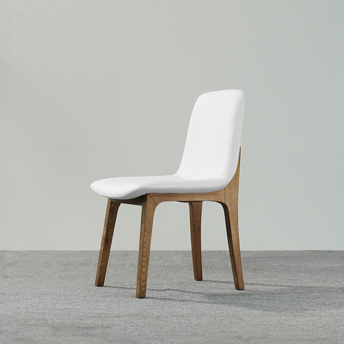 Chaises de salle à manger rembourrées en cuir blanc moderne avec cadre en bois