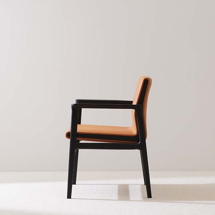 Fauteuil de salle à manger moderne rembourré en cuir marron clair