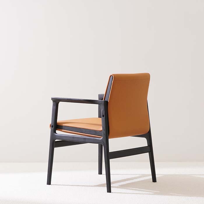 Fauteuil de salle à manger moderne rembourré en cuir marron clair