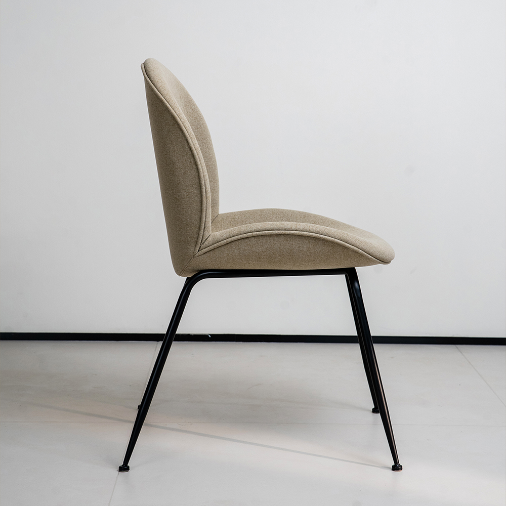 Chaise de salle à manger rembourrée au design moderne Beetle