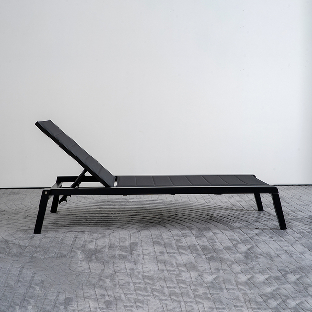 Chaise longue d'extérieur en aluminium noir avec dossier réglable