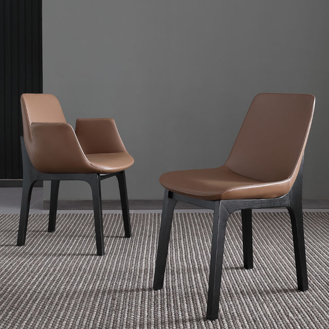 Chaises de salle à manger en cuir tapissées par meubles d'intérieur de luxe de restaurant d'hôtel