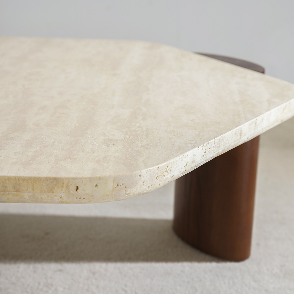 Table basse en travertin naturel avec pieds en bois de noyer