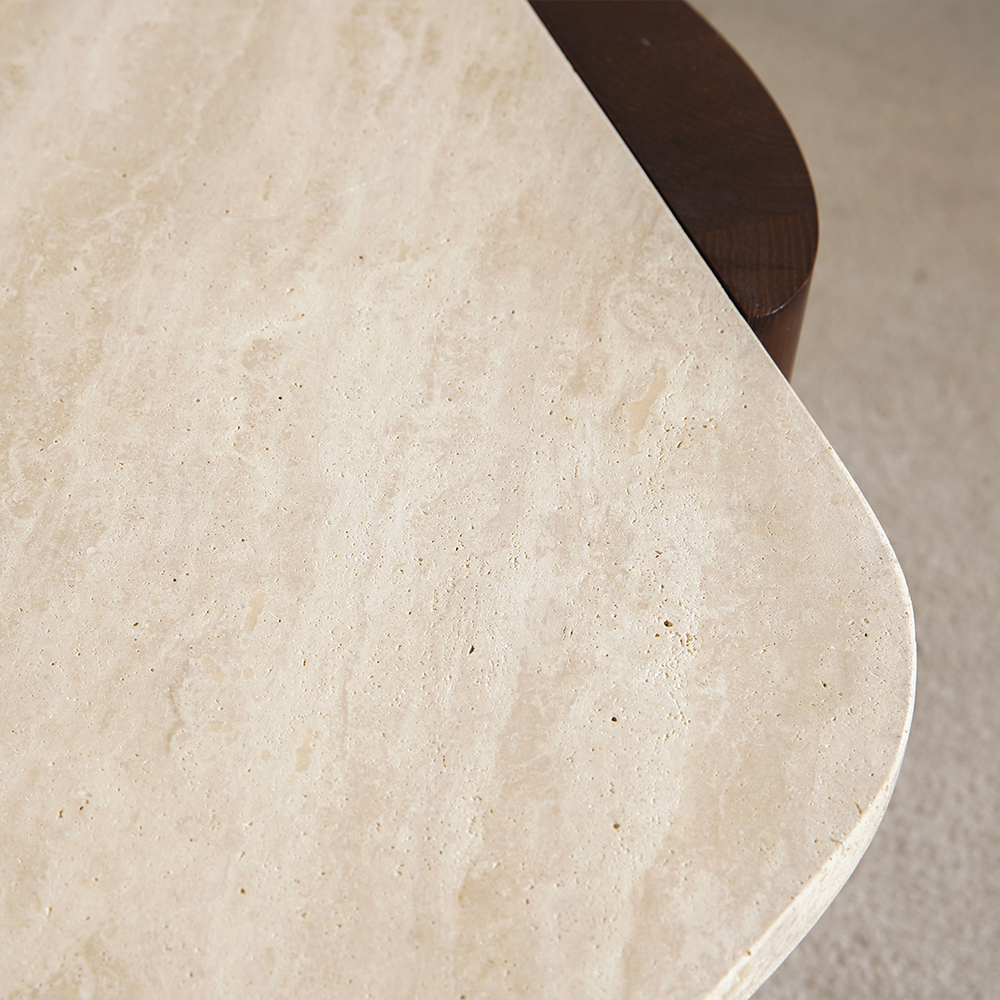 Table basse en travertin naturel avec pieds en bois de noyer
