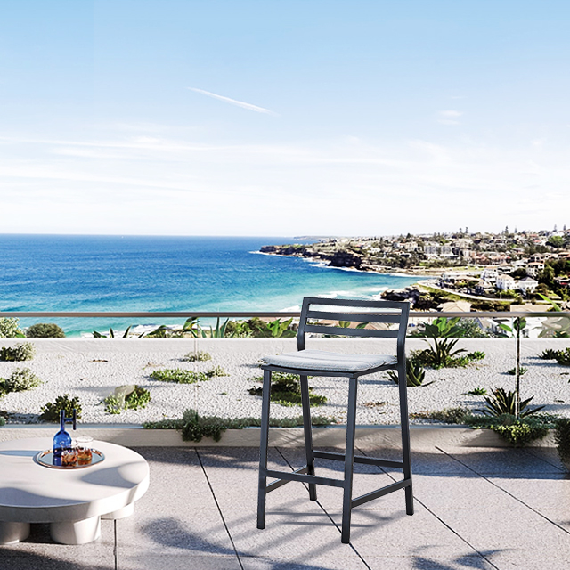 chaises d'ext&eacute;rieur noires